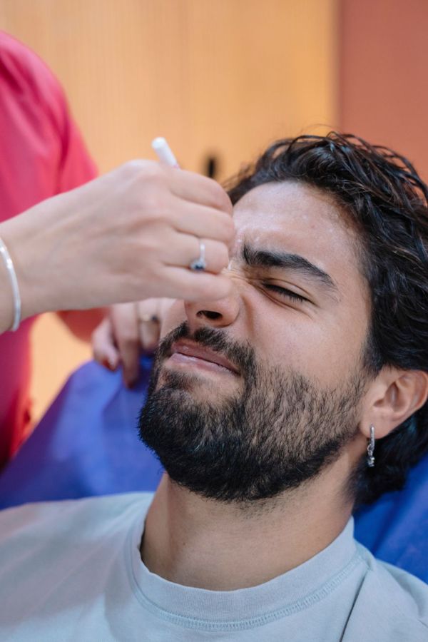 Men's brow grooming